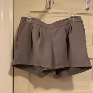 Elastic waist shorts